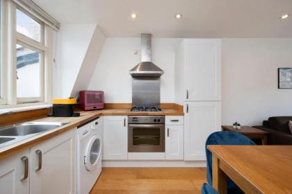 Comfy 2BR Hub in Central Fitzrovia - image 21