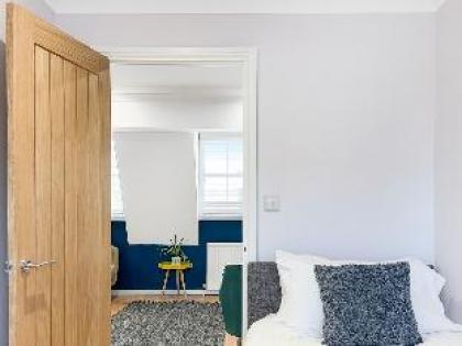 Serene 2BR Retreat in Bishop's Stortford - image 12