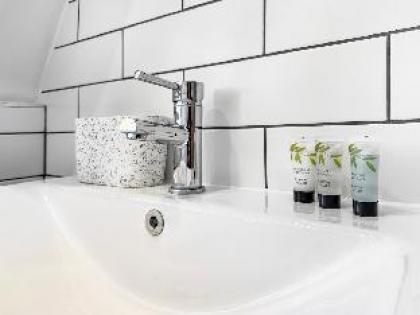 Serene 2BR Retreat in Bishop's Stortford - image 13