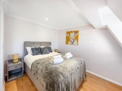 Serene 2BR Retreat in Bishop's Stortford - image 4