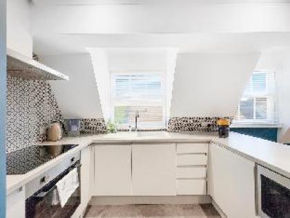 Serene 2BR Retreat in Bishop's Stortford - image 5