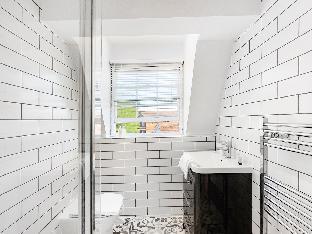 Serene 2BR Retreat in Bishop's Stortford - image 6