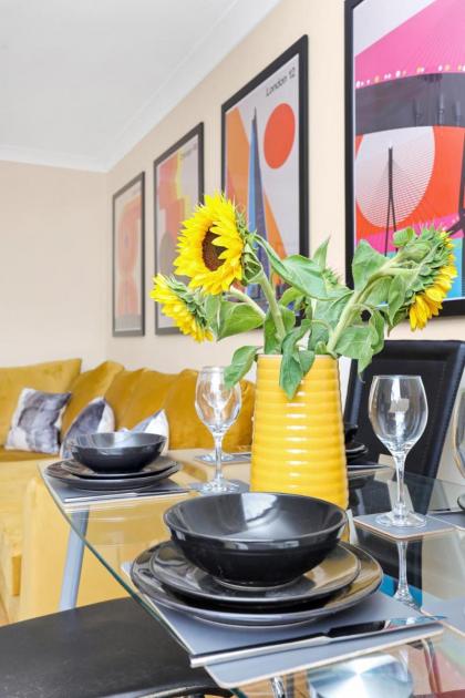 Charming 3 Bedroom House near Canary Wharf - image 11