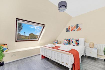 Charming 3 Bedroom House near Canary Wharf - image 13