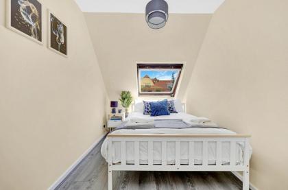 Charming 3 Bedroom House near Canary Wharf - image 16