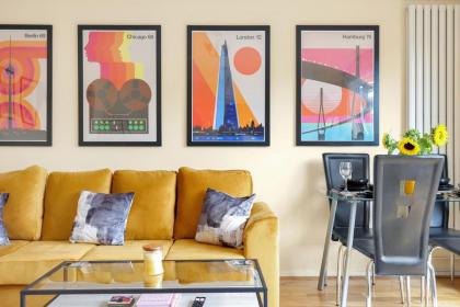 Charming 3 Bedroom House near Canary Wharf - image 17