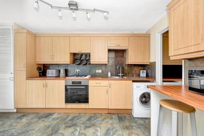 Charming 3 Bedroom House near Canary Wharf - image 20