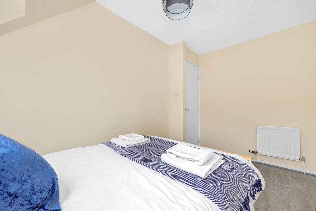 Charming 3 Bedroom House near Canary Wharf - image 7