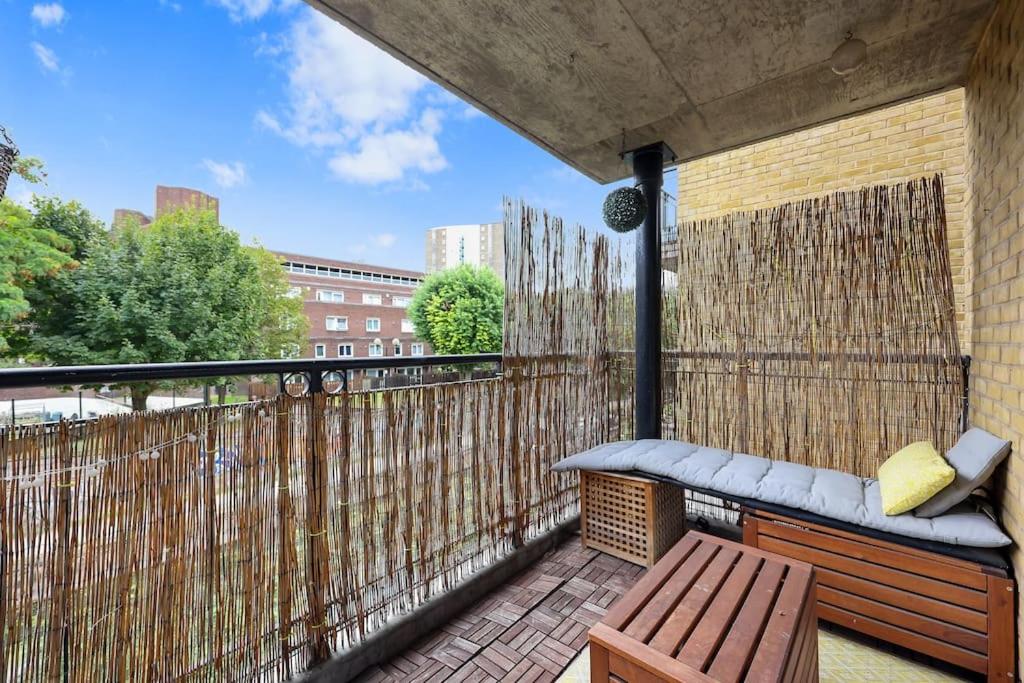 3-bed apartment in Limehouse - image 2