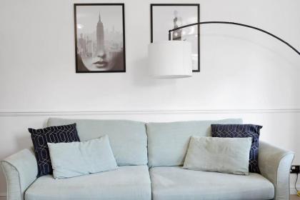 3-bed apartment in Limehouse - image 17