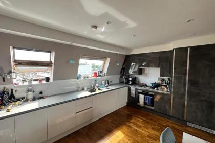 Charming 2BD Flat w Chic Terrace Kentish Town