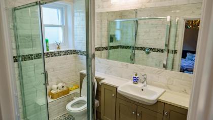 Stylish One Bedroom Flat in Kensingston London - image 13