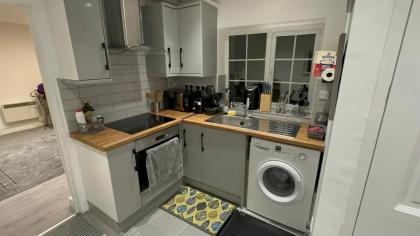 Entire One Double Bedroom apartment - image 10