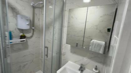 Entire One Double Bedroom apartment - image 2