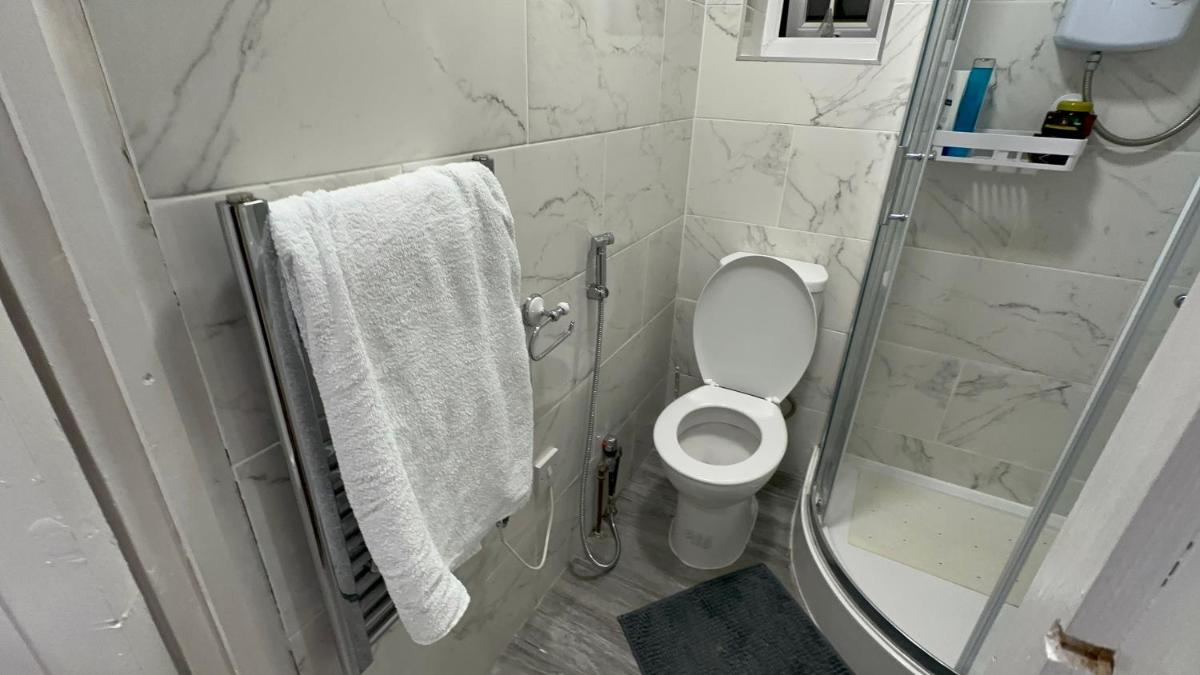 Entire One Double Bedroom apartment - image 3