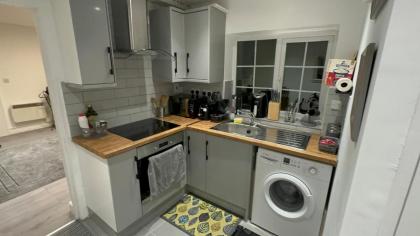 Entire One Double Bedroom apartment - image 5
