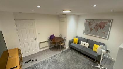 Entire One Double Bedroom apartment - image 8