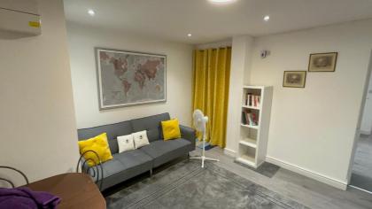 Entire One Double Bedroom apartment - image 9