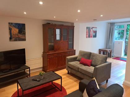 Shepherds Bush Apartment