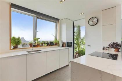 Sleek 2BD Flat wViews of The Shard - Shadwell! London 