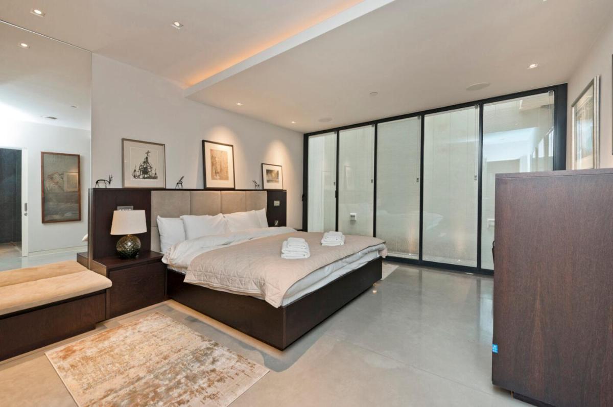 Amazing South Kensington Mews House by UnderTheDoormat - image 2