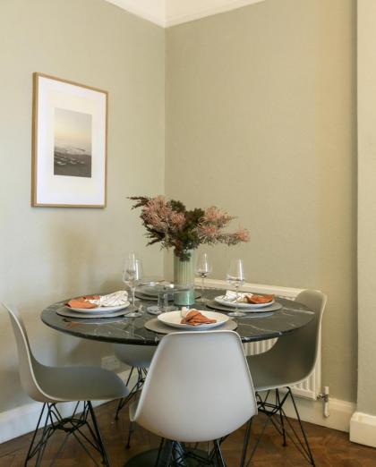 Chic 1 bedroom apartment in Bloomsbury sleeps 4 London 