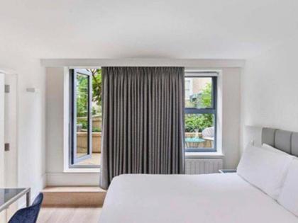 Luxury Serviced Flat With Private Patio Mayfair London