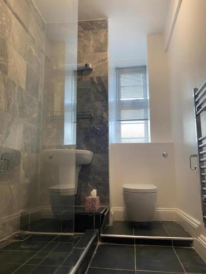 Centro Swiss Cottage Beautiful 2 bedroom - image 10