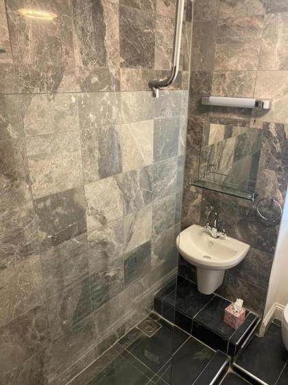 Centro Swiss Cottage Beautiful 2 bedroom - image 11