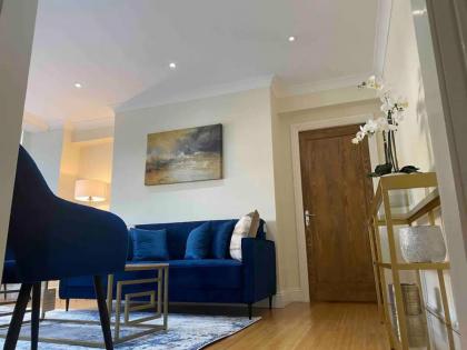 Centro Swiss Cottage Beautiful 2 bedroom - image 3