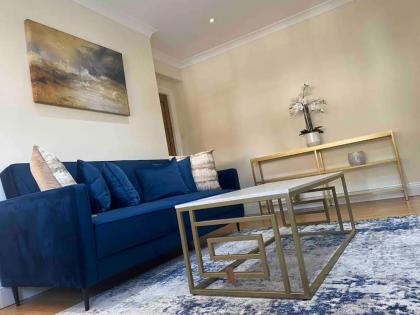 Centro Swiss Cottage Beautiful 2 bedroom - image 4