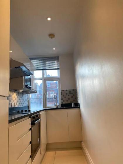 Centro Swiss Cottage Beautiful 2 bedroom - image 8