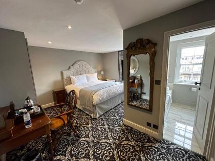 No. 30 Knightsbridge - image 13