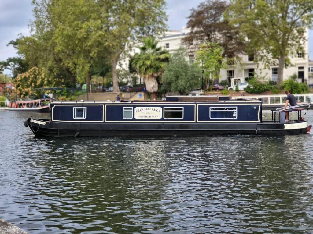 Lovely Historical Canal Boat in London City Centre - image 7
