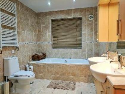 Glendevon House Hotel - image 12