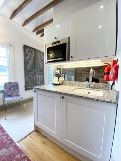 Stylish Apartments in Pimlico & Westminster - image 16