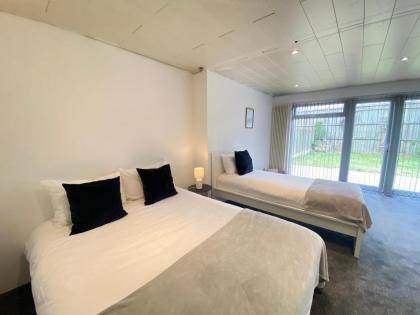 Airport Comfy Stay - image 10