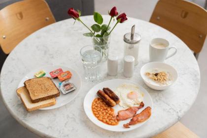 Hotel DC Stratford - image 10
