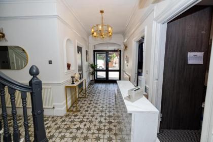 Woodford Hotel - image 11