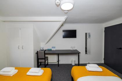 Woodford Hotel - image 12