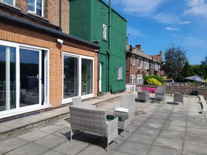 Woodford Hotel - image 16