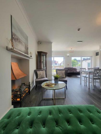 Woodford Hotel - image 17