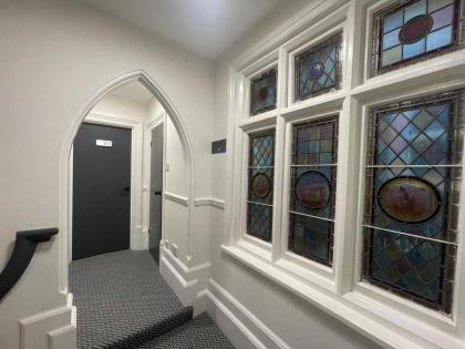 Woodford Hotel - image 2