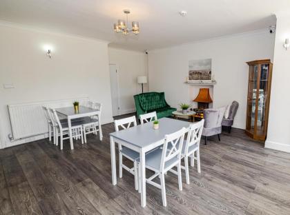 Woodford Hotel - image 20
