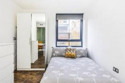 Fast WiFi | 8' tube | £8 parking London