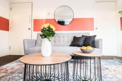 Modern 2BR Flat in the heart of London - image 10