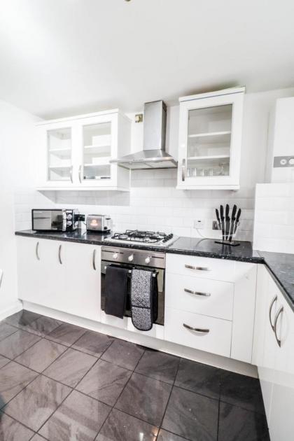 Modern 2BR Flat in the heart of London - image 11