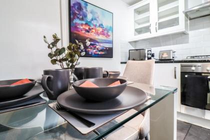 Modern 2BR Flat in the heart of London - image 26