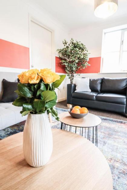 Modern 2BR Flat in the heart of London - image 6