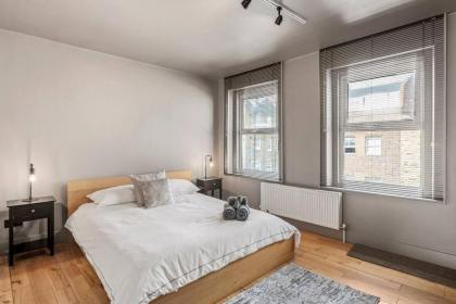 Spacious Home on Chapel Market - image 11